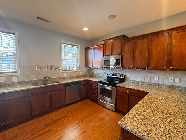 Photo - 1365 Regulator St
