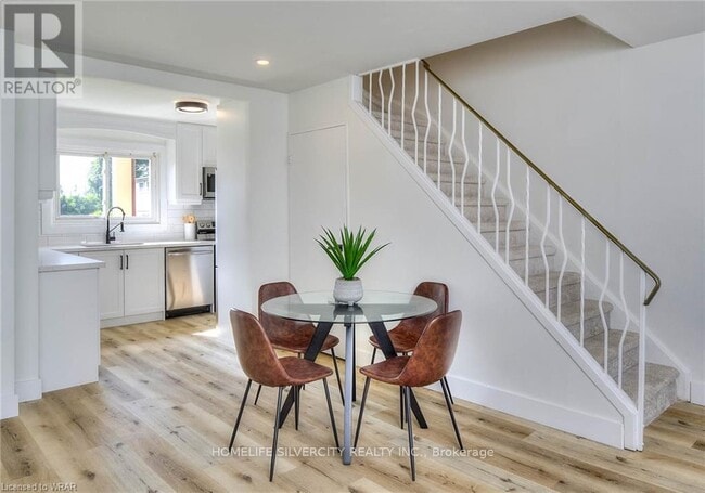 Photo - 144 Jansen Ave