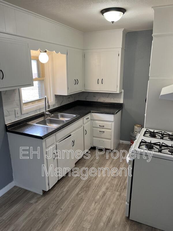 Photo - 8014 E 2nd St