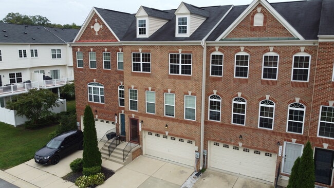 Building Photo - Bryans Road Townhome Retreat | Flexible Lease Available