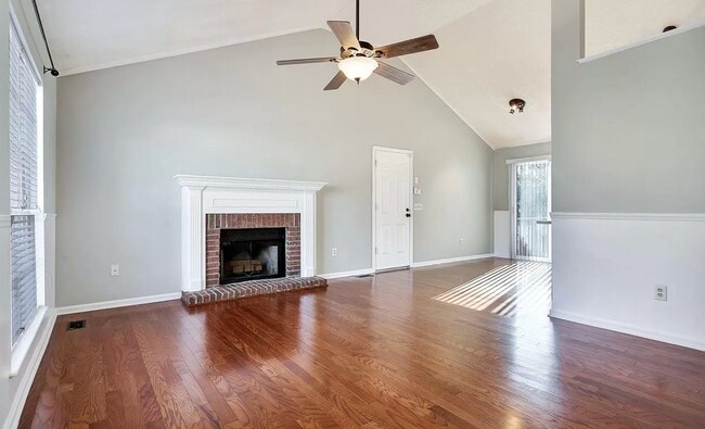 Photo - 528 Dunwoody Dr