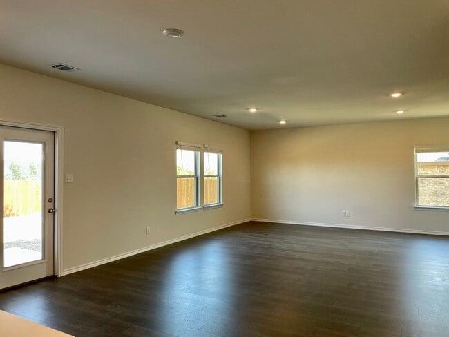 Photo - 4 Bed 2.5 Bath House For Lease in Sherman, TX!