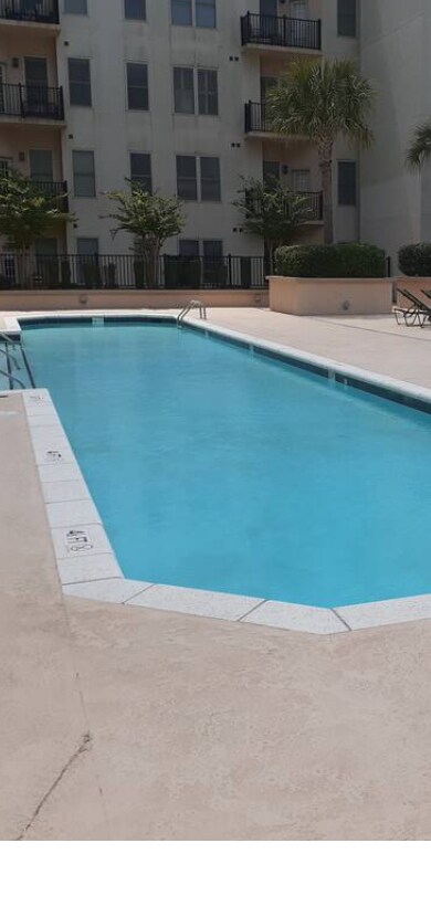 601 Main St Unit 104