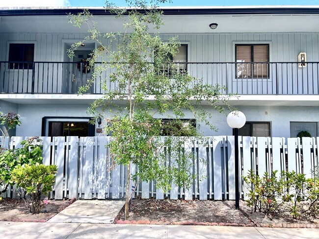 Building Photo - 2535 SW 22nd Ave Unit 1010 Rental