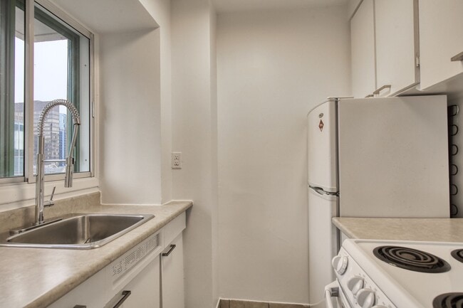 Building Photo - 3455 Rue Aylmer Unit 1005