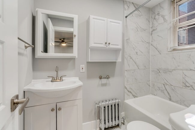 Photo - 202 W Sedgwick St Unit B