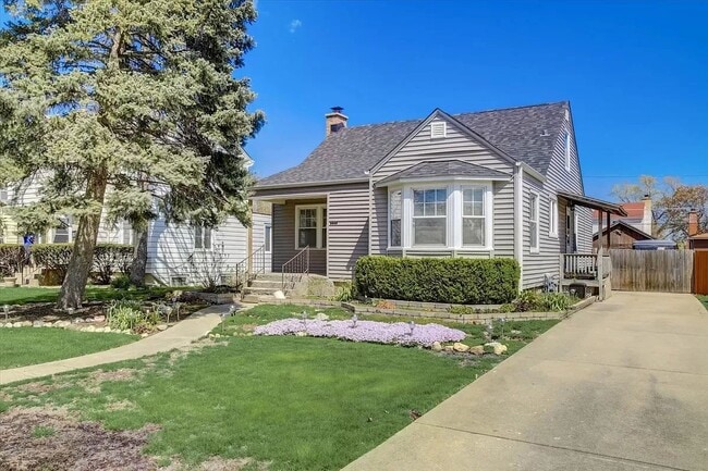 Building Photo - 2325 S 11th Ave