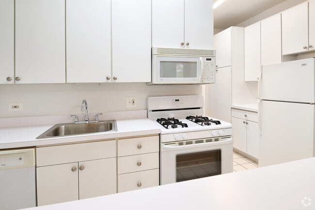 Building Photo - 5615 N Winthrop Ave Unit 1F Rental
