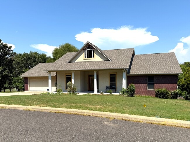 Building Photo - 124 Oak Bend Loop Rental