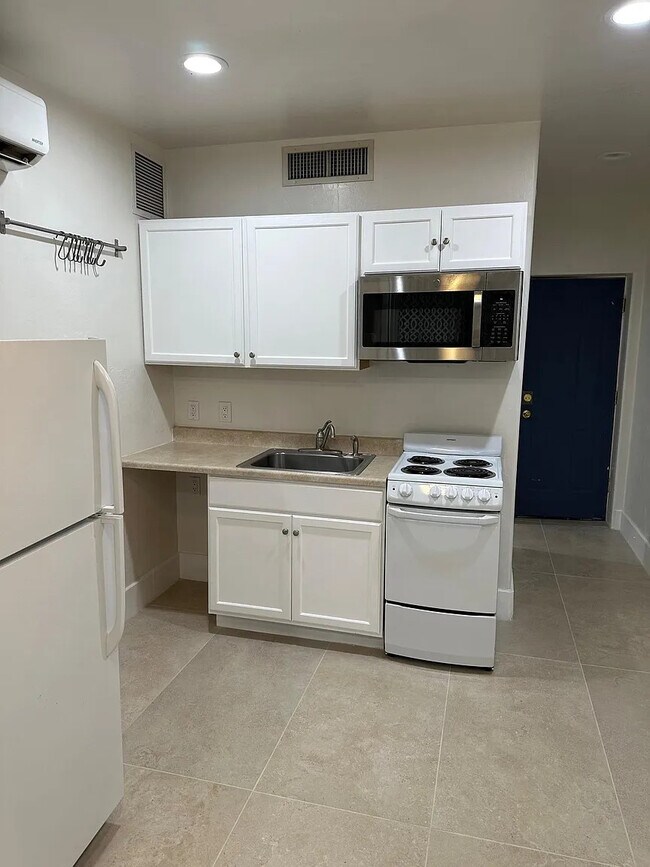 Photo - 2410 E 1st St Townhome