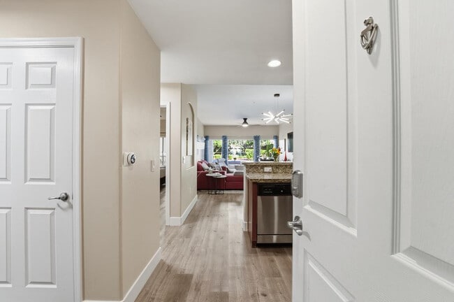 Building Photo - 5450 E Deer Valley Dr Unit 1435