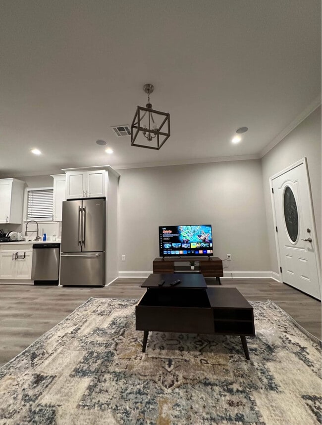 Building Photo - 2136 Saint Andrew St Unit 1