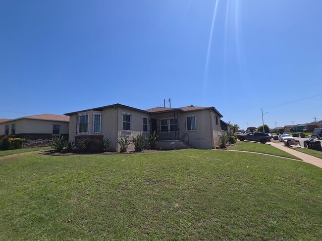 2157 W 109th Pl