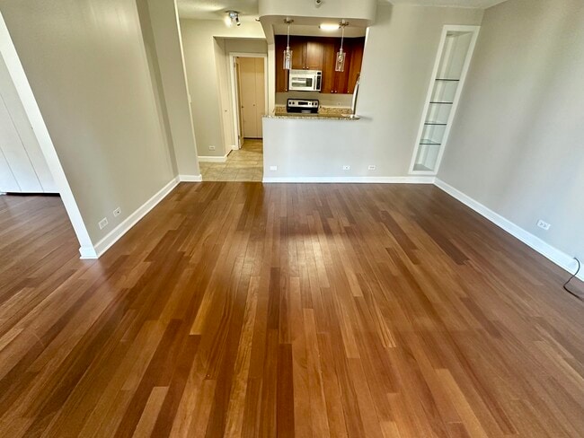 Photo - 10 E Ontario St Unidad 2407