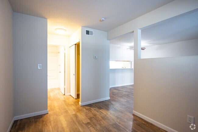 Studio - 550SF