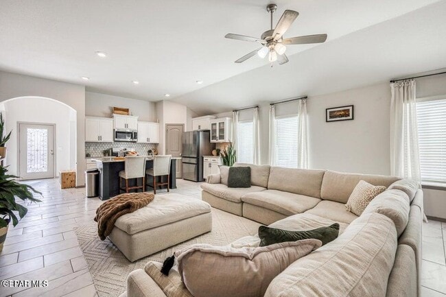 Photo - 329 Samuel Vis St