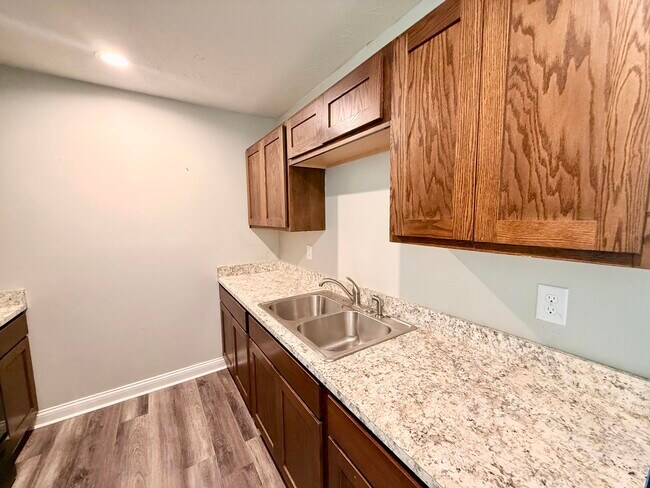 Photo - 250 Hycliff St