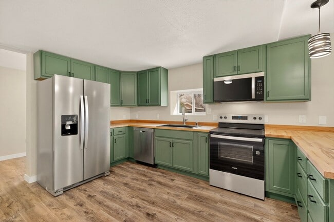 Building Photo - Beautifully Renovated Home for Rent