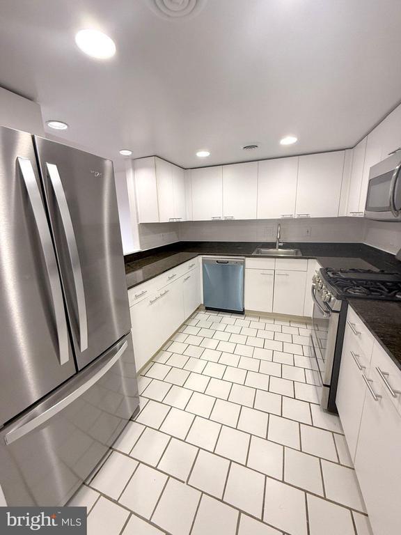 Building Photo - 606 Cooper Landing Rd Unit B-4F Rental