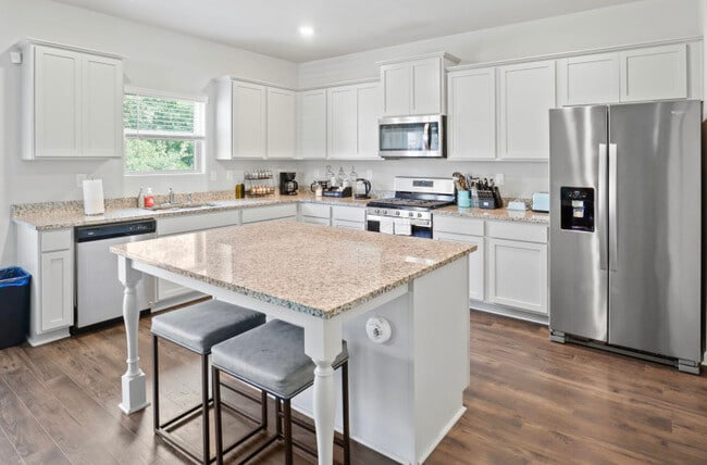 Large kitchen Island with granite countertops - 4026 Zudie Dr