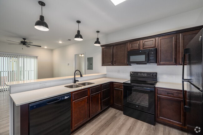 2BD 2BA Kitchen - River Ranch Apartments