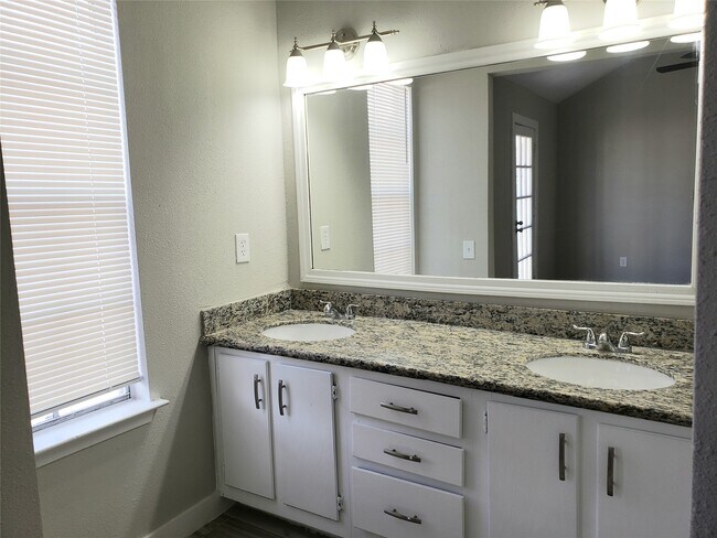 Photo - 11710 Southlake Dr Unidad 29