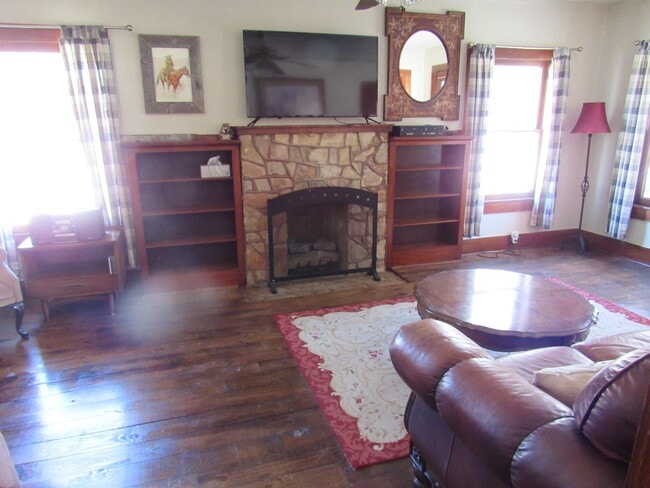 Photo - 206 E Columbia St