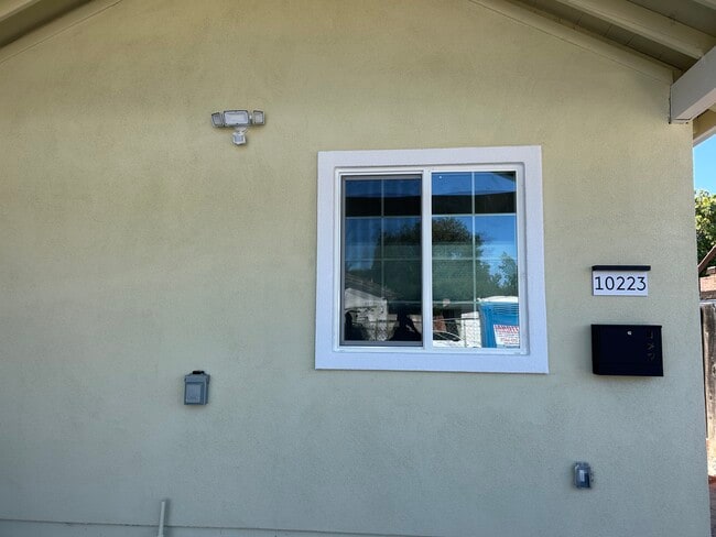 Building Photo - 10223 Sterling Blvd Rental