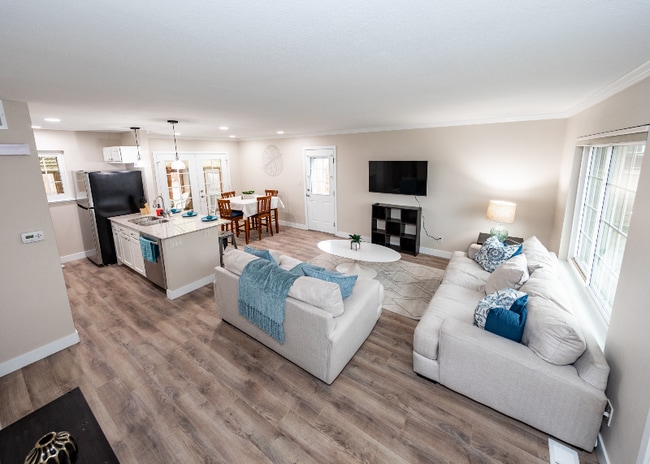 2068 Fernwood Dr