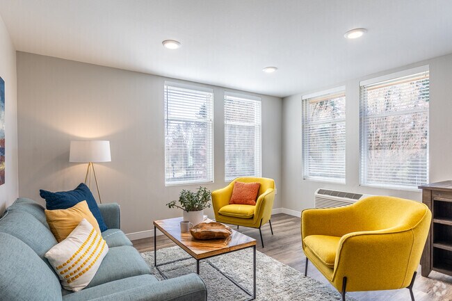 1BR, 1BA - 775SF