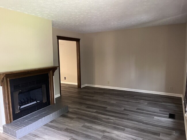 "Charming 2-Bed, 2.5-Bath Townhouse Retreat in Nashville - 1,242 Sq. Ft. of Comfort!"
Lawn Care I...