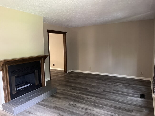 Photo - "Charming 2-Bed, 2.5-Bath Townhouse Retreat in Nashville - 1,242 Sq. Ft. of Comfort!"
Lawn Care I...