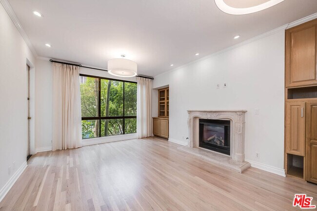 Photo - 2132 Century Park Ln Unidad 104