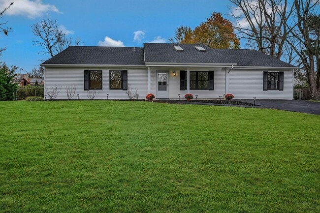 Photo - 21 Crater Lake Dr