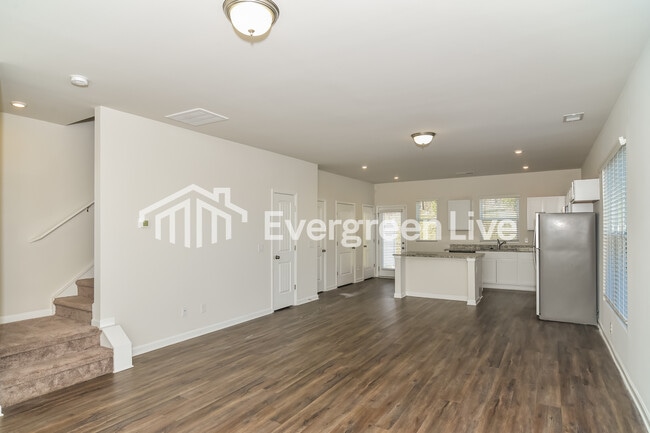 Photo - 955 Hamilton Cross Dr