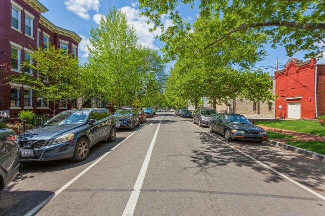 Building Photo - 304 Q St NW Unit #1