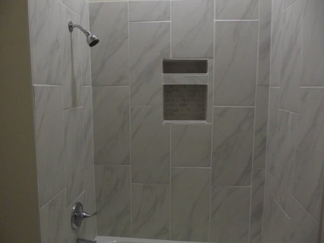Shower - 550 S Campbell St Unit 550