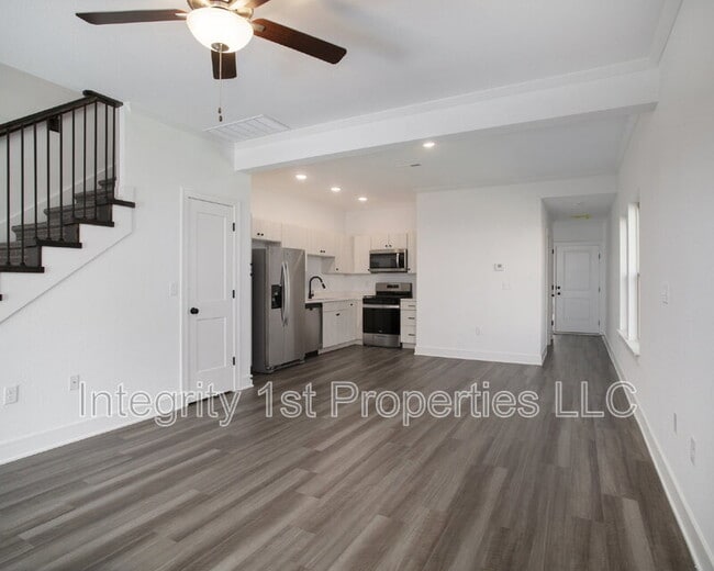 Photo - 8827 N Helena Ave