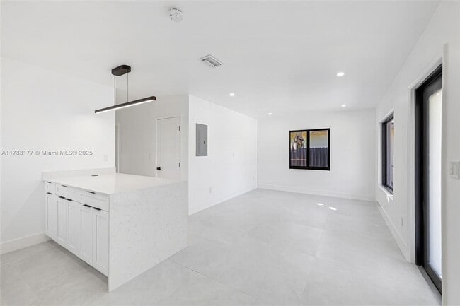 Photo - 1713 Lauderdale Manor Dr