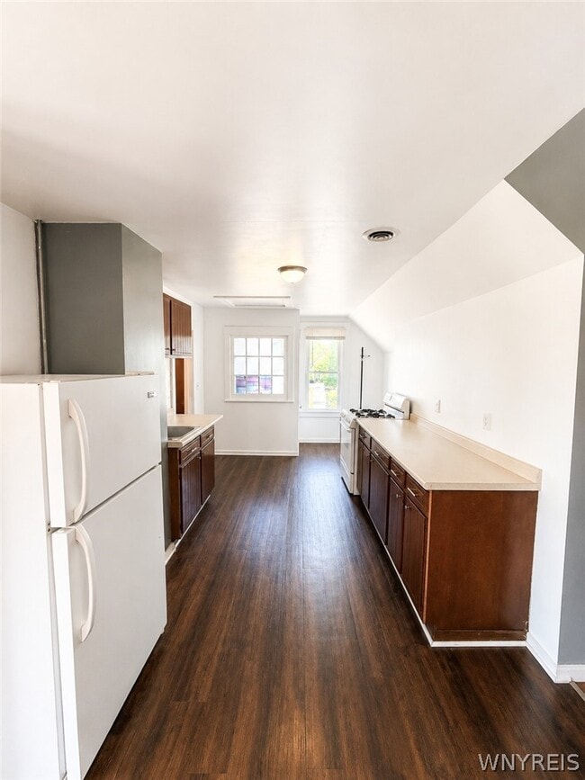 Photo - 85 Klas Ave