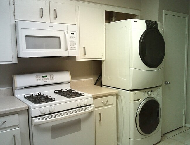 Photo - 1102 W Tri Oaks Ln