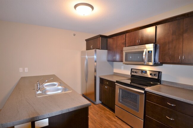 Building Photo - 420 11th St N