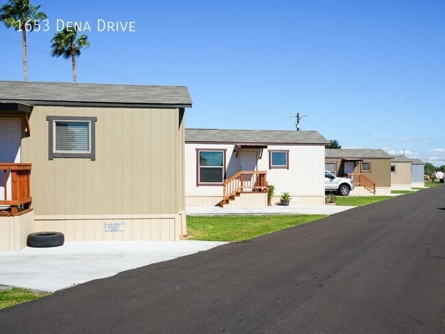 Photo - 1653 Dena Dr