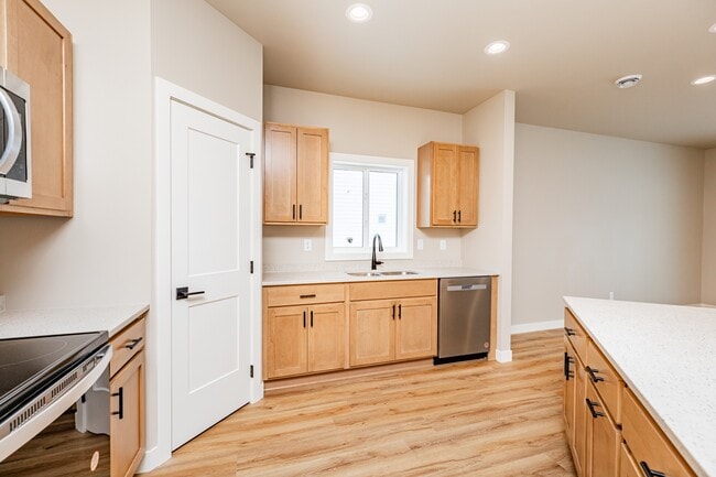 Photo - 6614 68th St S