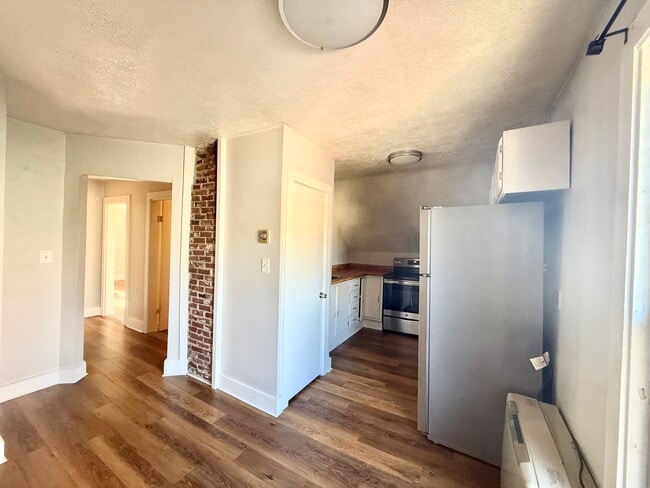 14 Oak St Unit 3