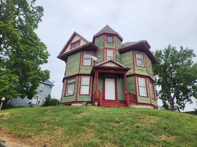 603 Leclaire St