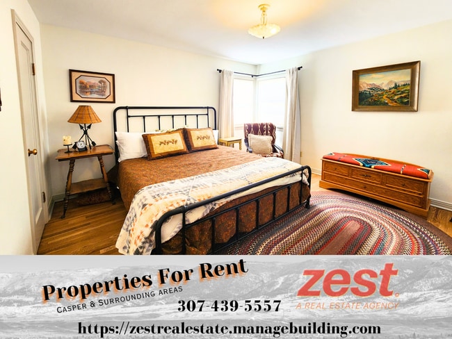 Photo - 1905 E 3rd St