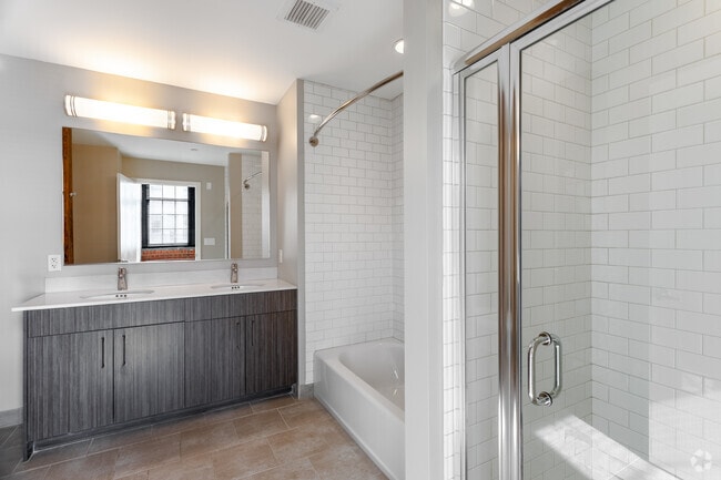 1BR, 1BA - 750SF - Bathroom