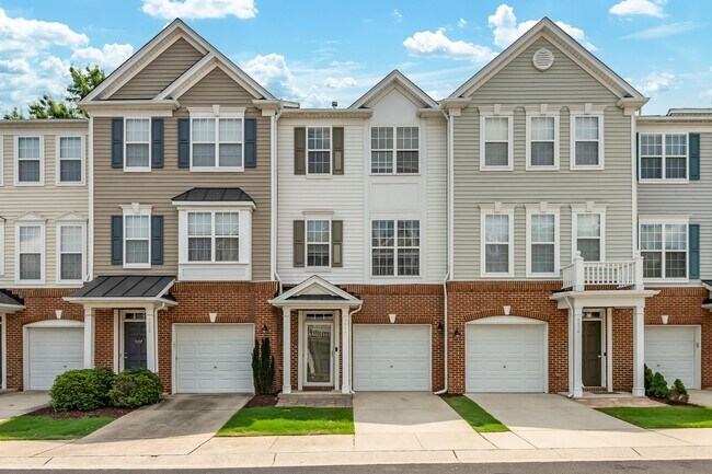 Spacious North Raleigh Townhome, just minu... - Spacious North Raleigh Townhome, just minu...