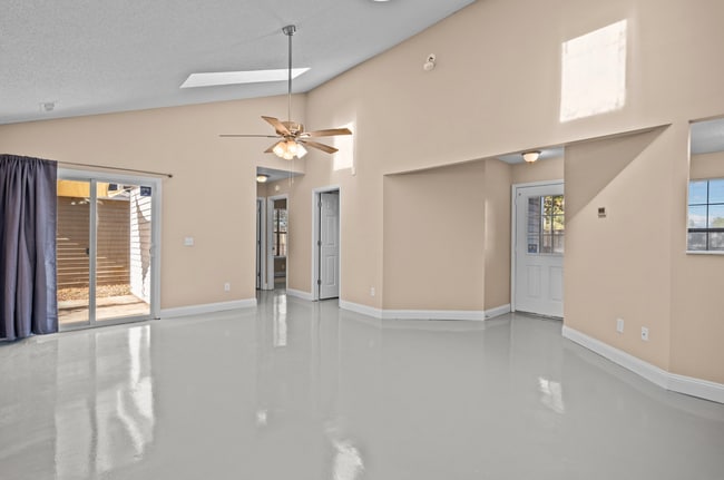 Photo - 1160 Shipyard Blvd